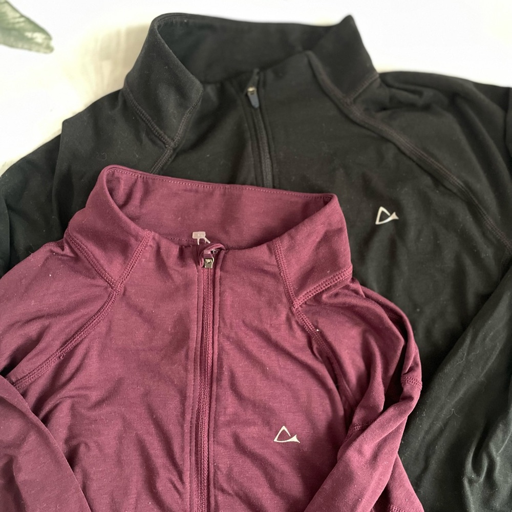 Paradox Black Apparel with Freshguard Technology 
Size: Medium

2 peices = 25$